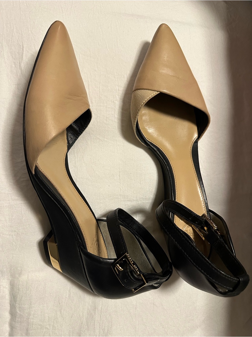 Tory Burch MacKenna Pointed Toe Ankle Strap Wedge Dress Shoe Tan Black Size 7.5 - Picture 3 of 12